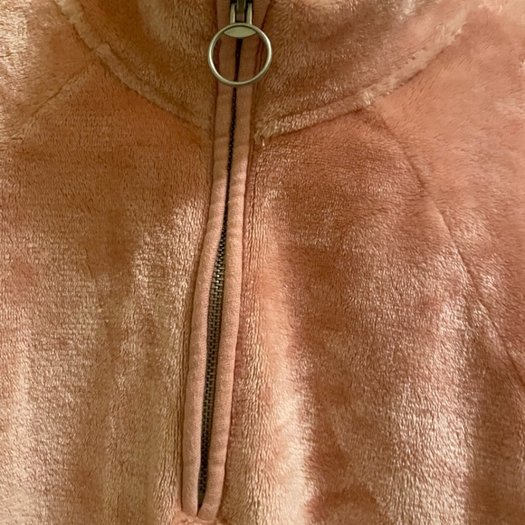 Hollister Pink Fuzzy 1/4 Zip Crop Soft Sherpa Sweatshirt Mock Neck Pullover XS - Picture 4 of 6